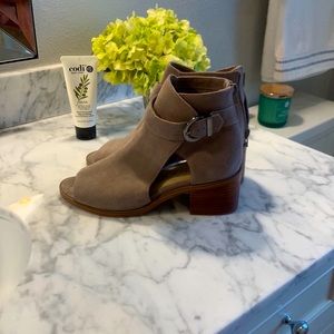 Women’s Open Toe Suede Sandal